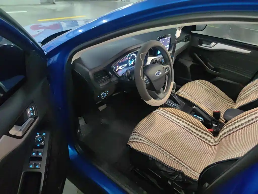 Ford Focus 2019 — фото 14