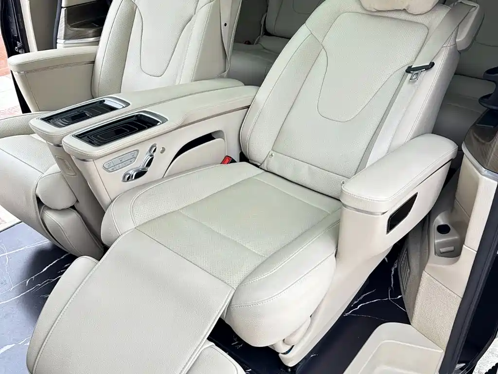 Mercedes-Benz V-Class 2023 — фото 25