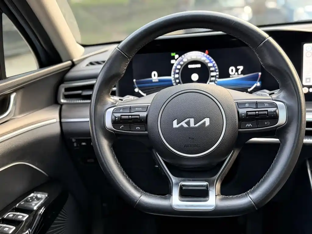 Kia K5 2021 — фото 16