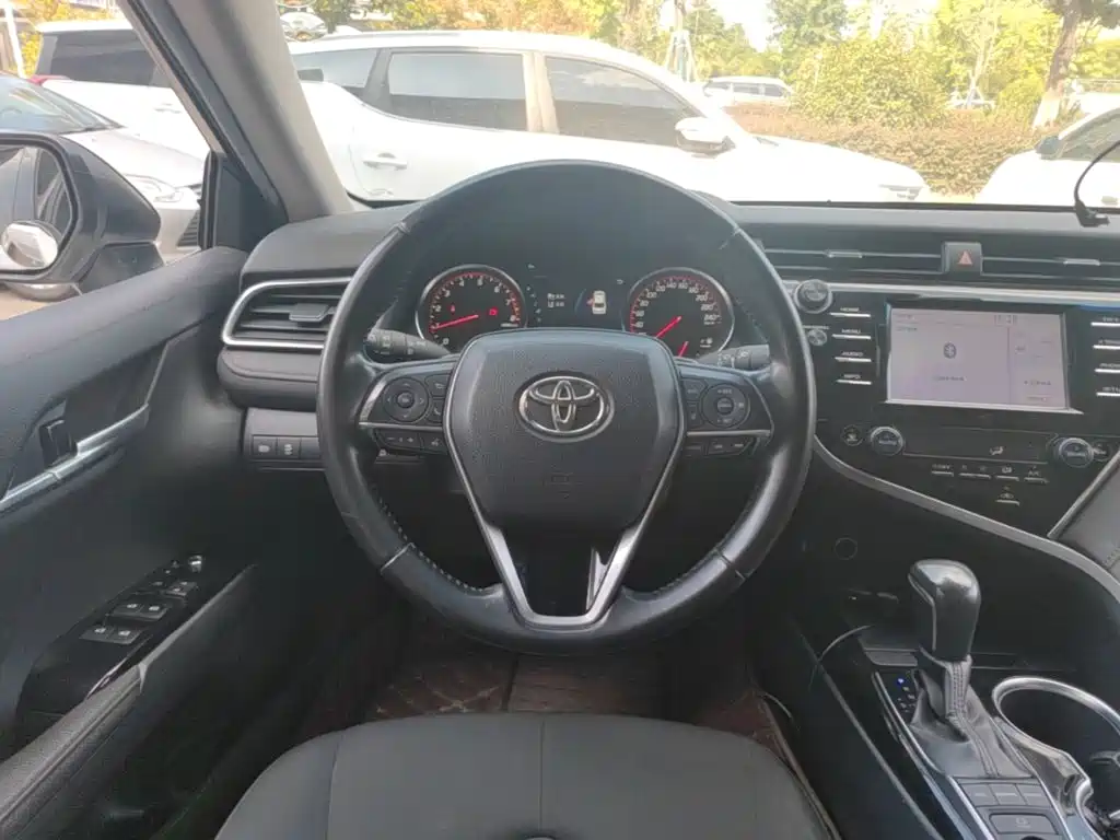 Toyota Camry 2018 — фото 11