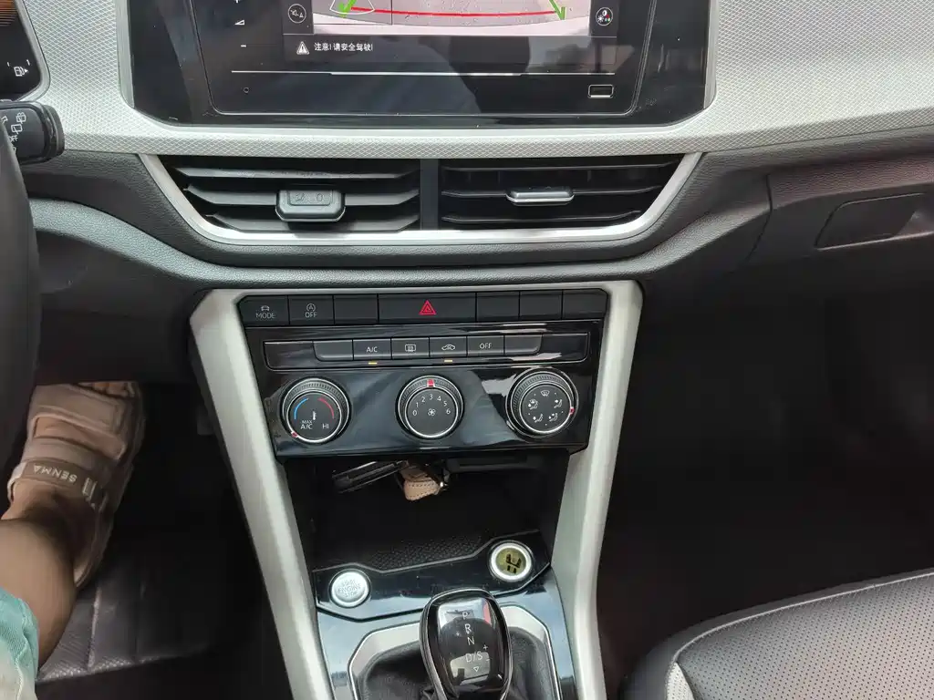 Volkswagen T-Roc 2023 — фото 11