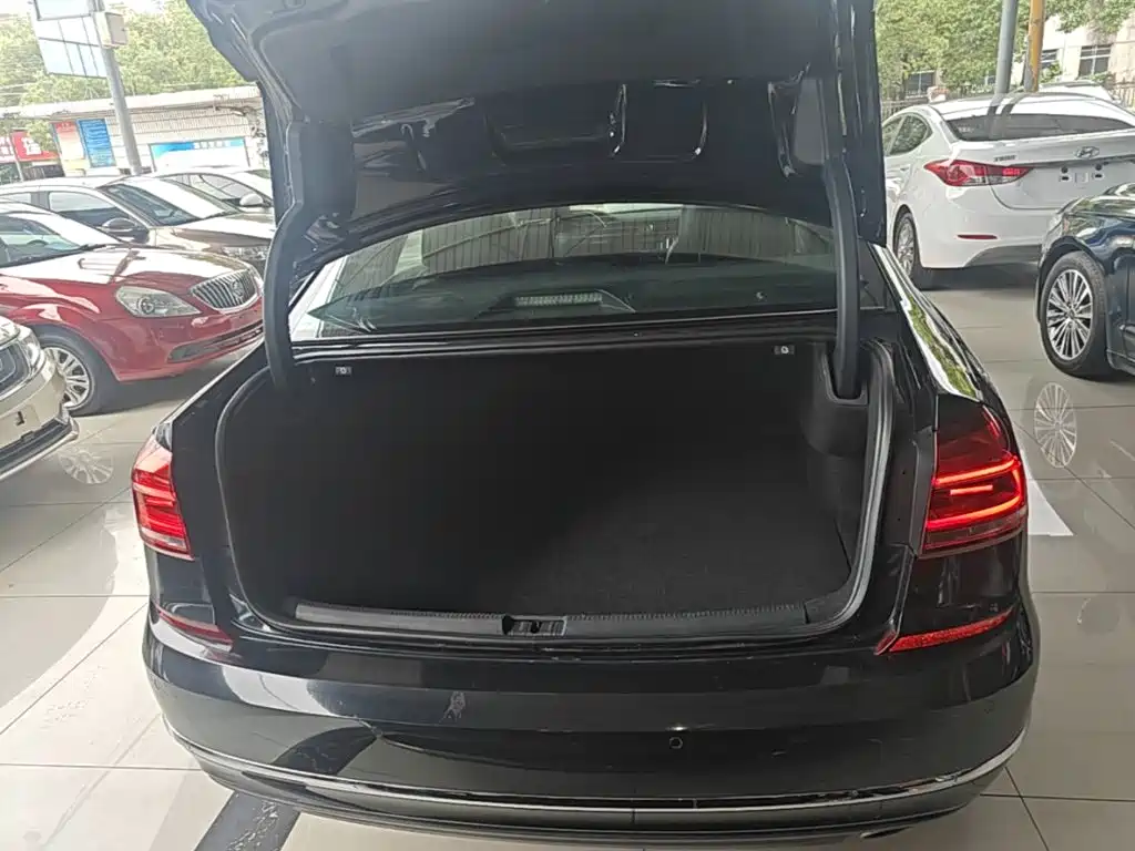 Volkswagen Passat 2017 — фото 19