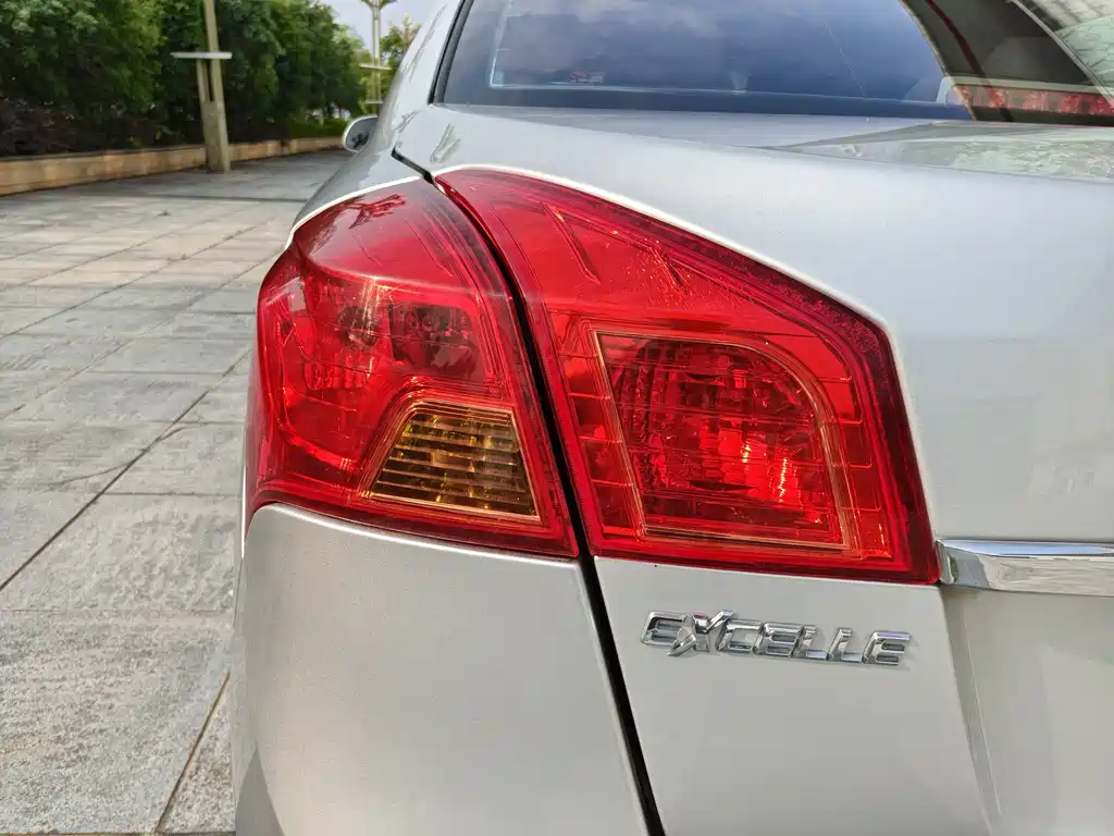 Buick Excelle 2013 — фото 10
