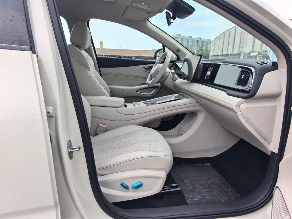 BYD Sealion 05 DM-i 2026 — фото 15