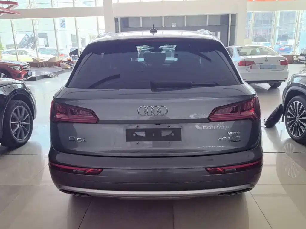 Audi Q5L 2021 — фото 6