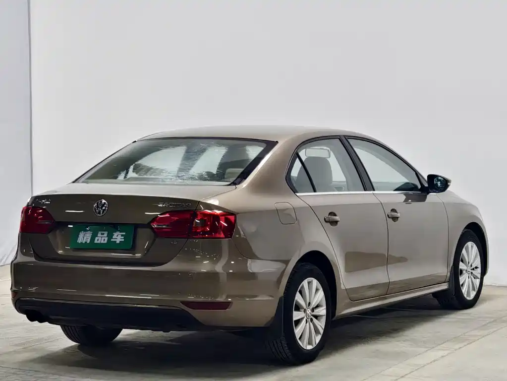 Volkswagen Sagitar 2015