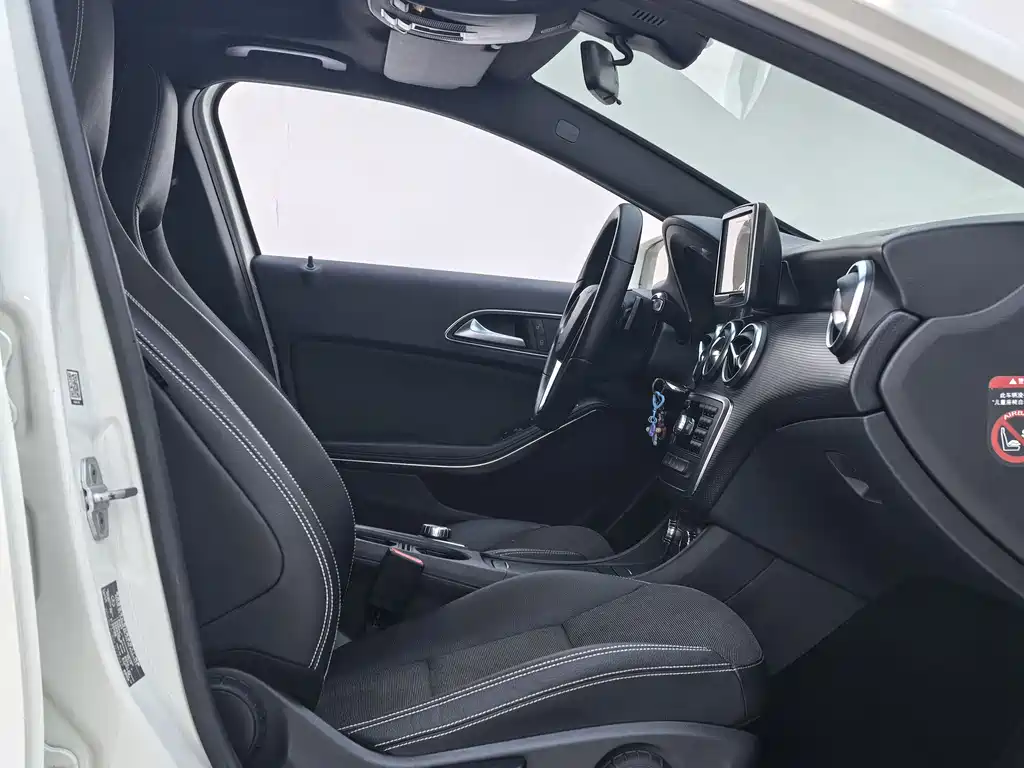 Mercedes-Benz A-Class 2015 — фото 9