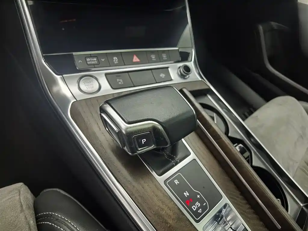 Audi A6L New Energy 2021 — фото 13