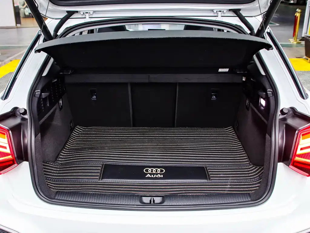 Audi Q2L 2022 — фото 17
