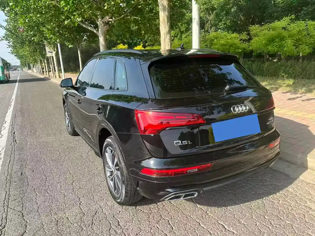 Audi Q5L 2025 — фото 2