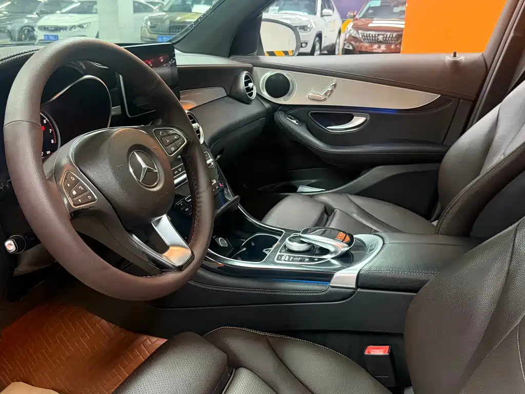Mercedes-Benz GLC 2018 — фото 13