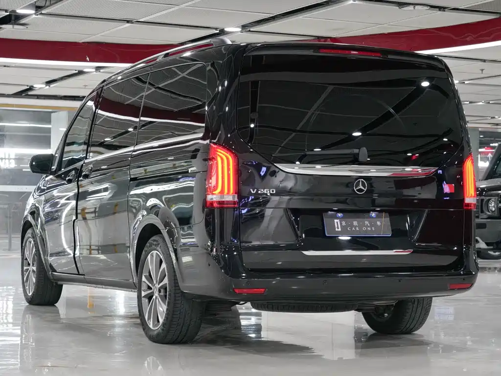 Mercedes-Benz V-Class 2023 — фото 6