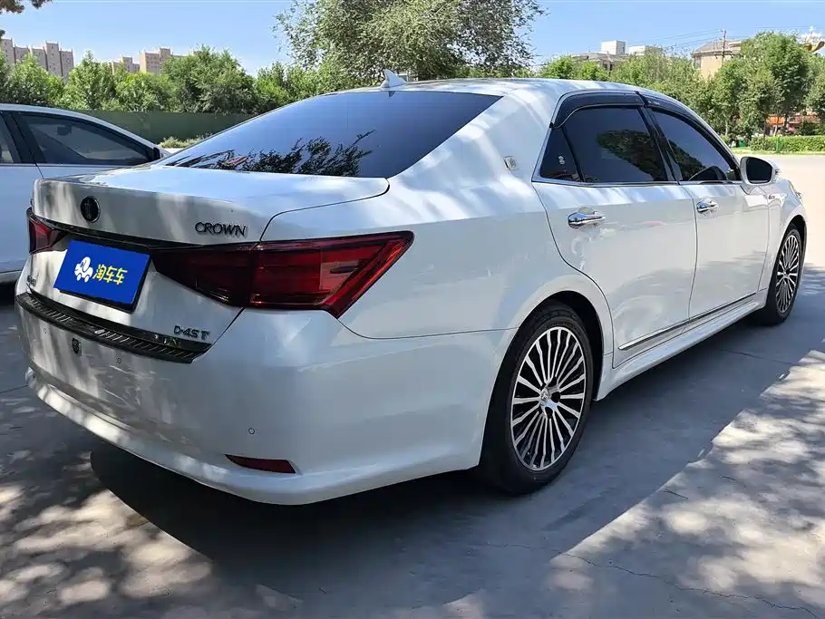 Toyota Crown 2017