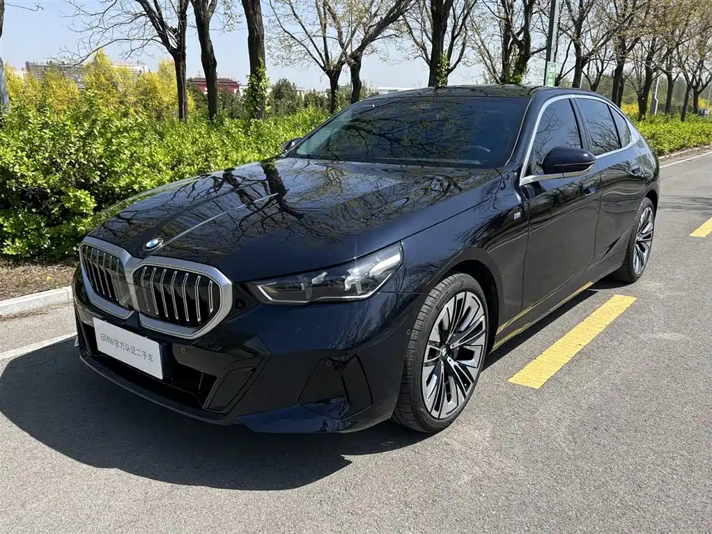 BMW 5 Series 2026 — фото 1