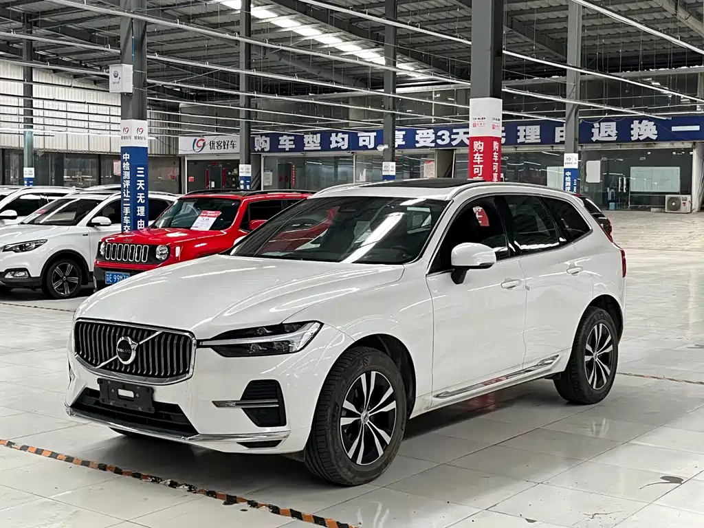 Volvo XC60 2024 — фото 1