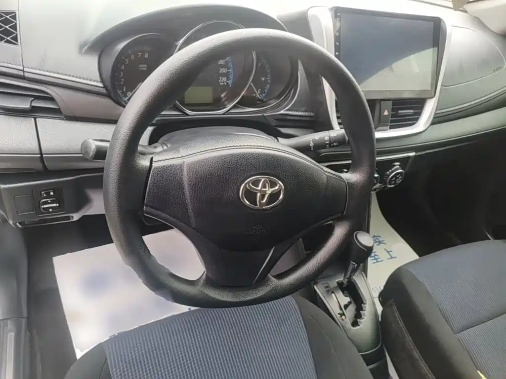 Toyota Yaris L 2018 — фото 11