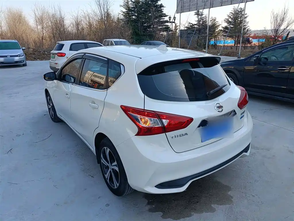 Nissan Tiida 2017 — фото 23