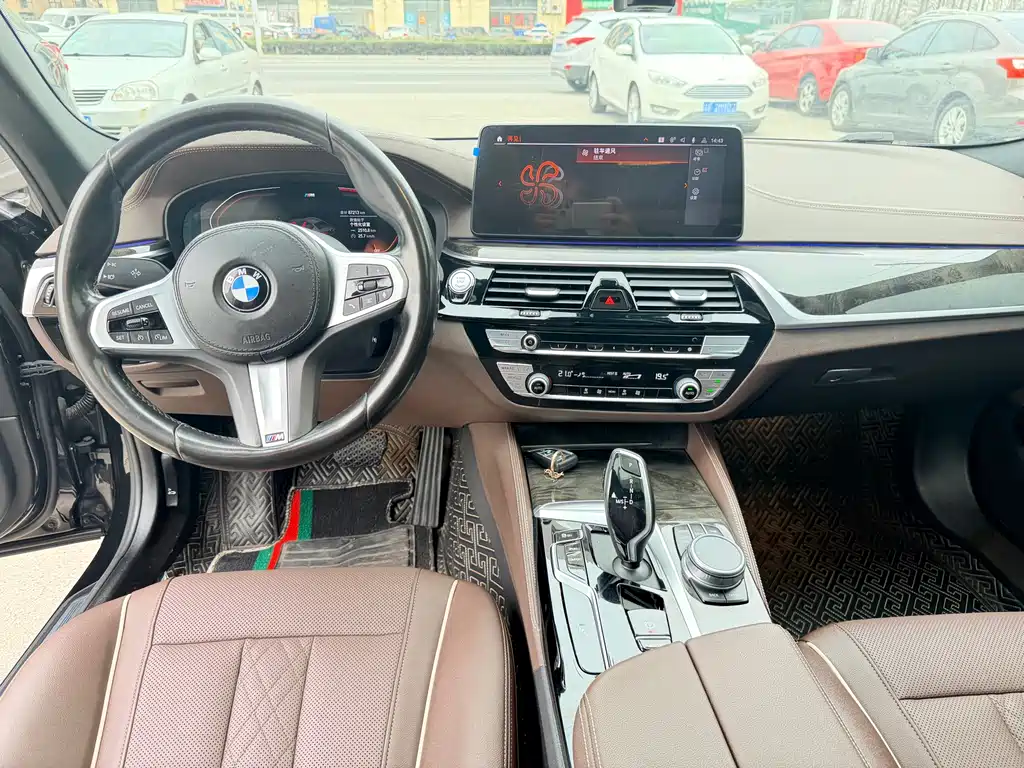 BMW 5 Series 2021 — фото 12