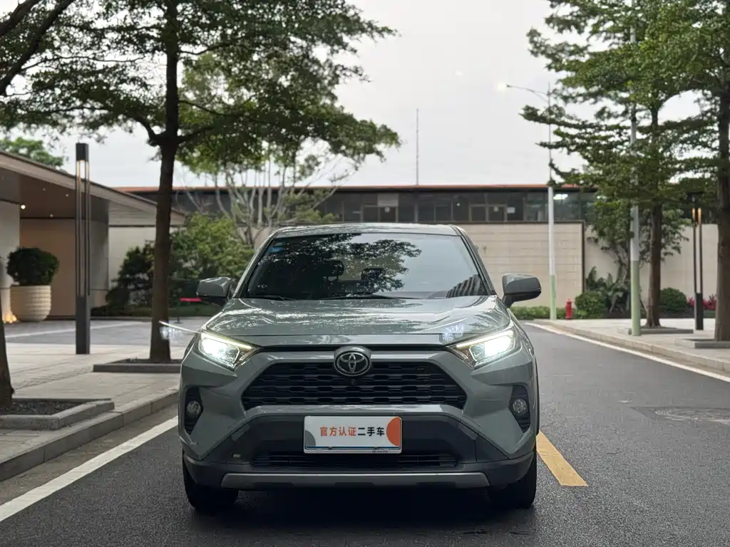 Toyota RAV4 2019 — фото 2