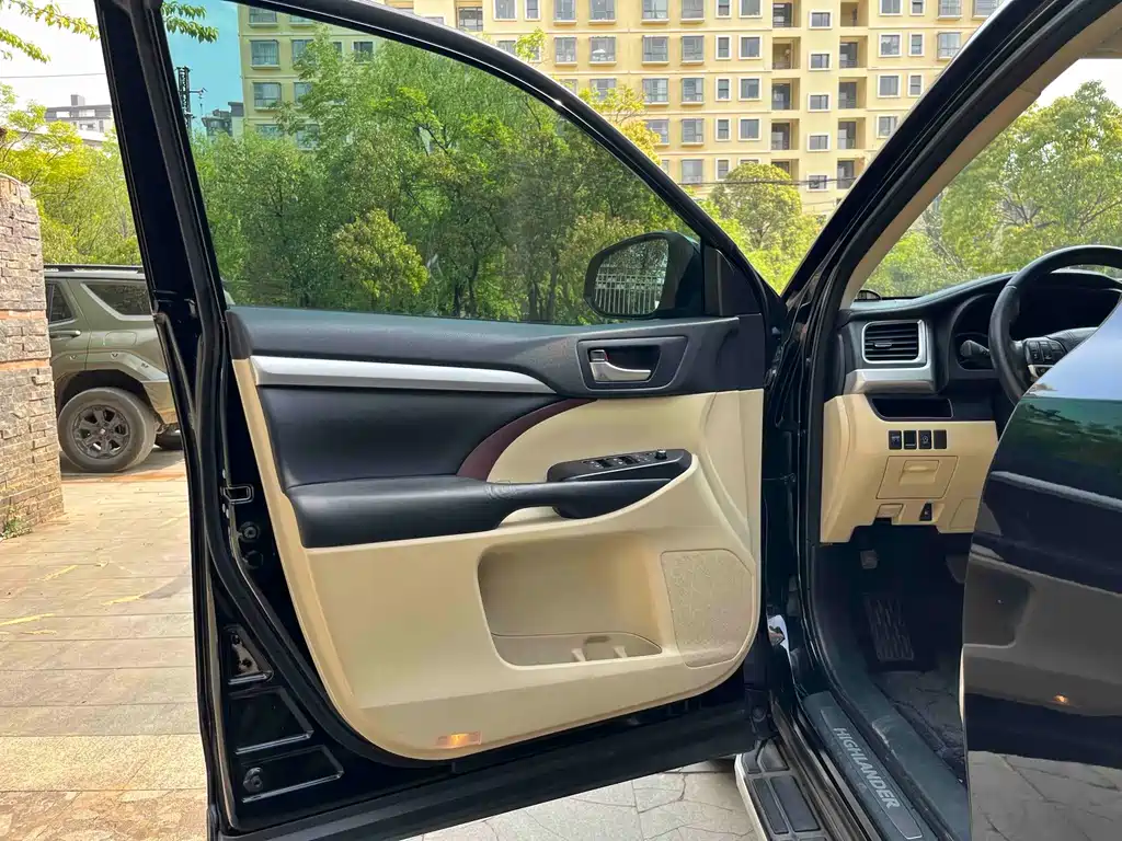 Toyota Highlander 2017 — фото 16