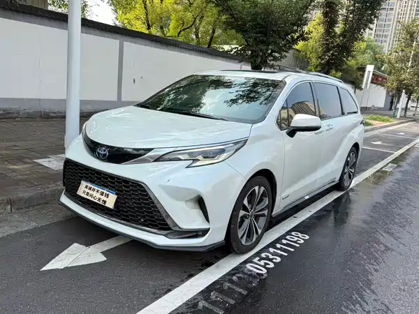Toyota Granvia 2023
