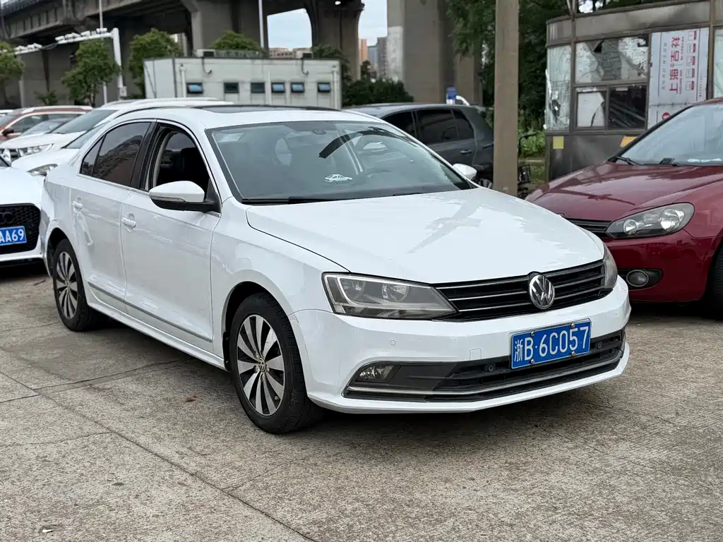 Volkswagen Sagitar 2016