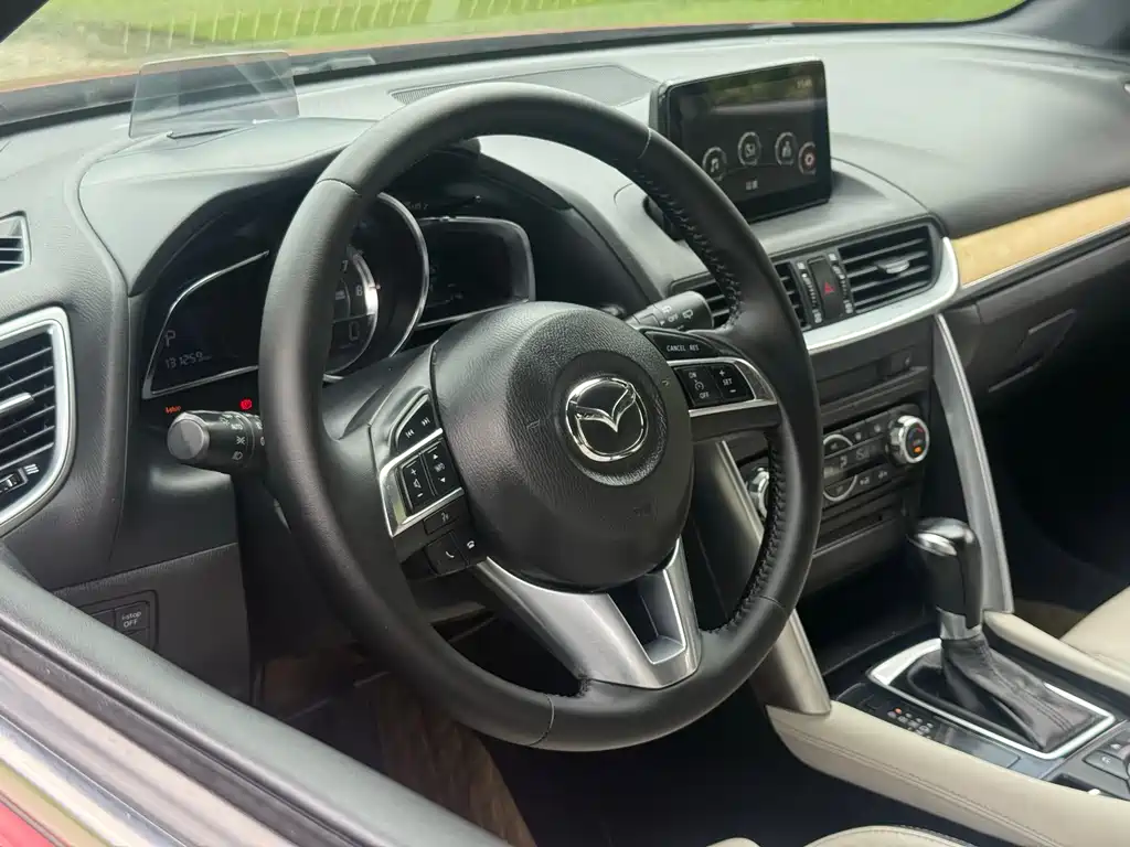 Mazda CX-4 2017 — фото 16