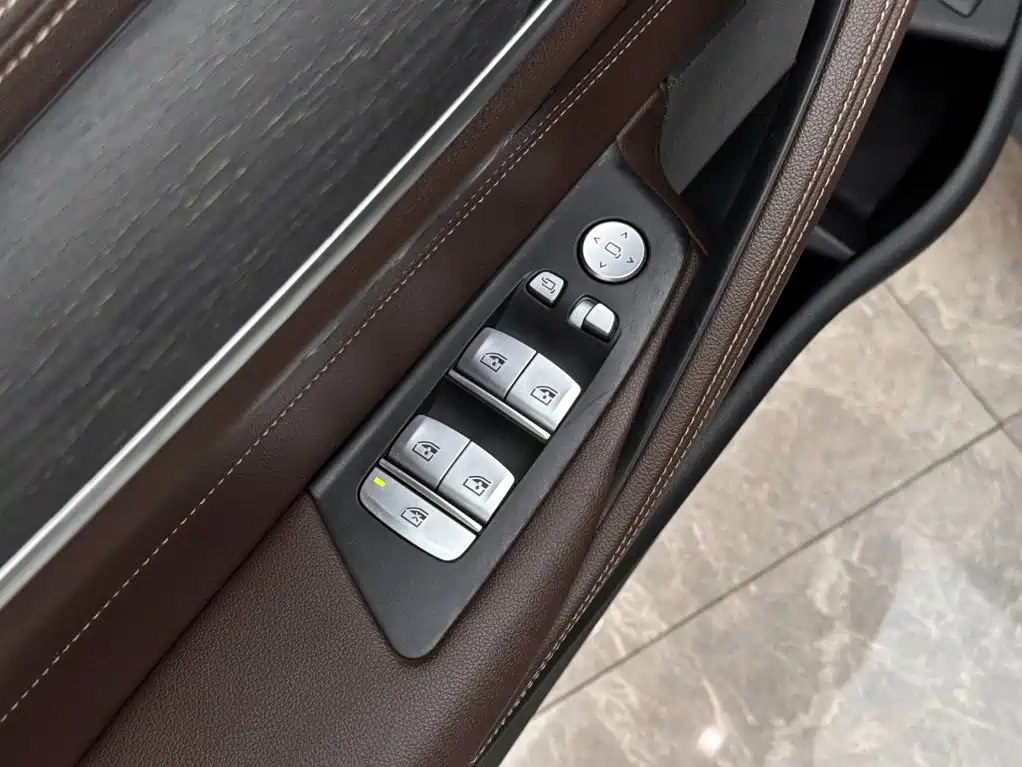 BMW 5 Series 2022 — фото 16