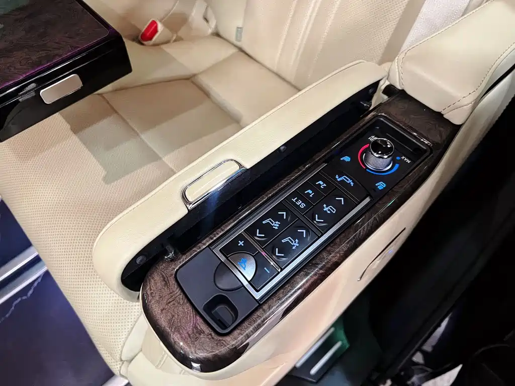 Toyota Vellfire 2022 — фото 16