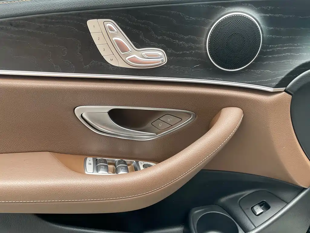 Mercedes-Benz E-Class 2022 — фото 4