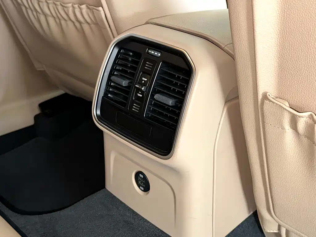 Porsche Macan 2018 — фото 14