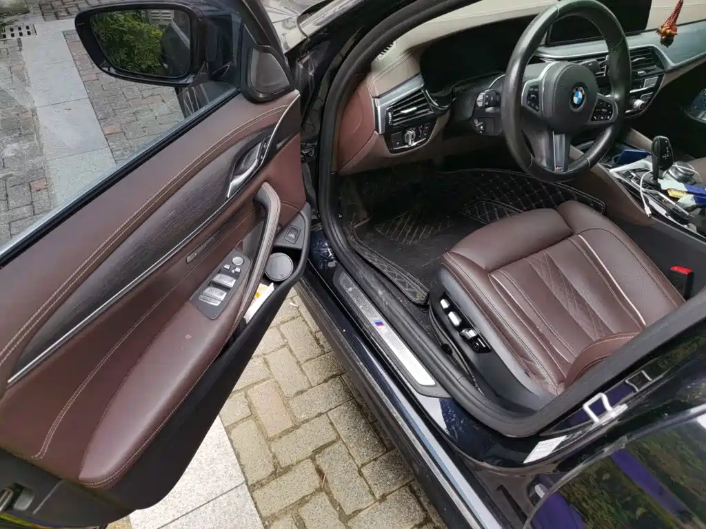 BMW 5 Series 2021 — фото 12