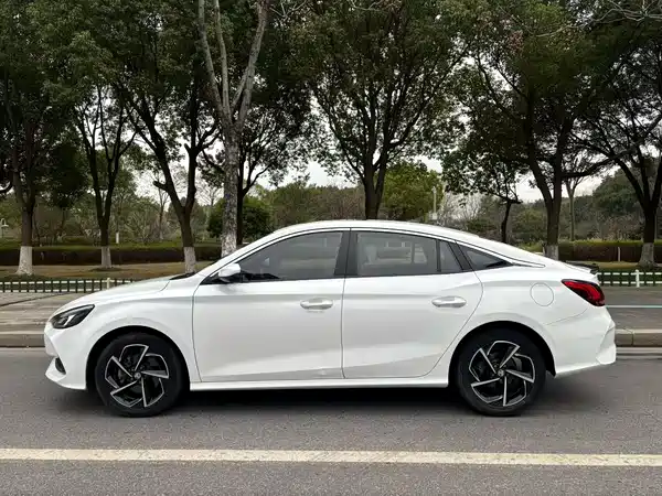 MG MG5 2021