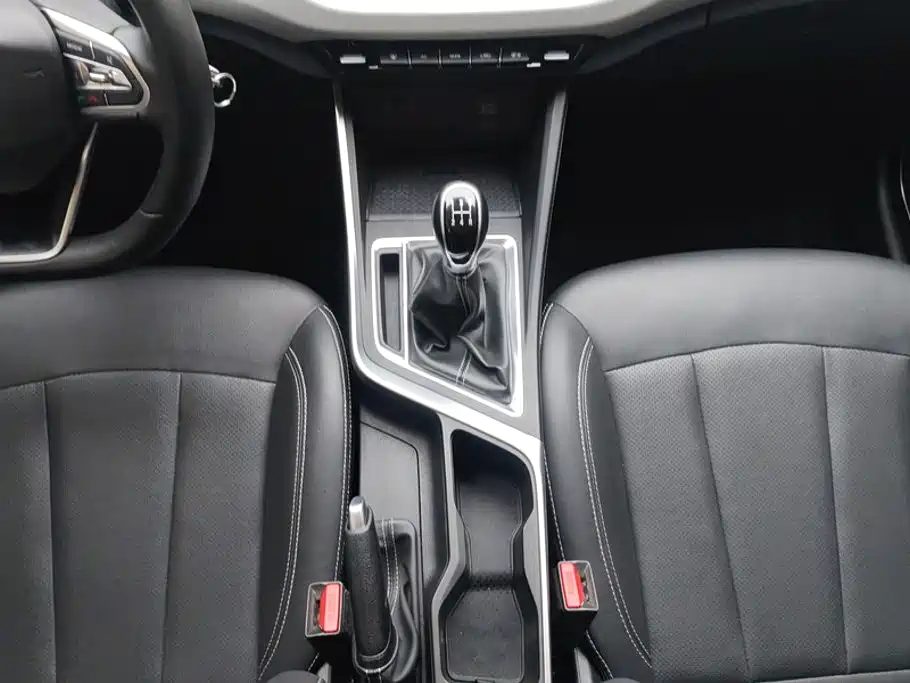 Geely Vision X3 2020 — фото 16