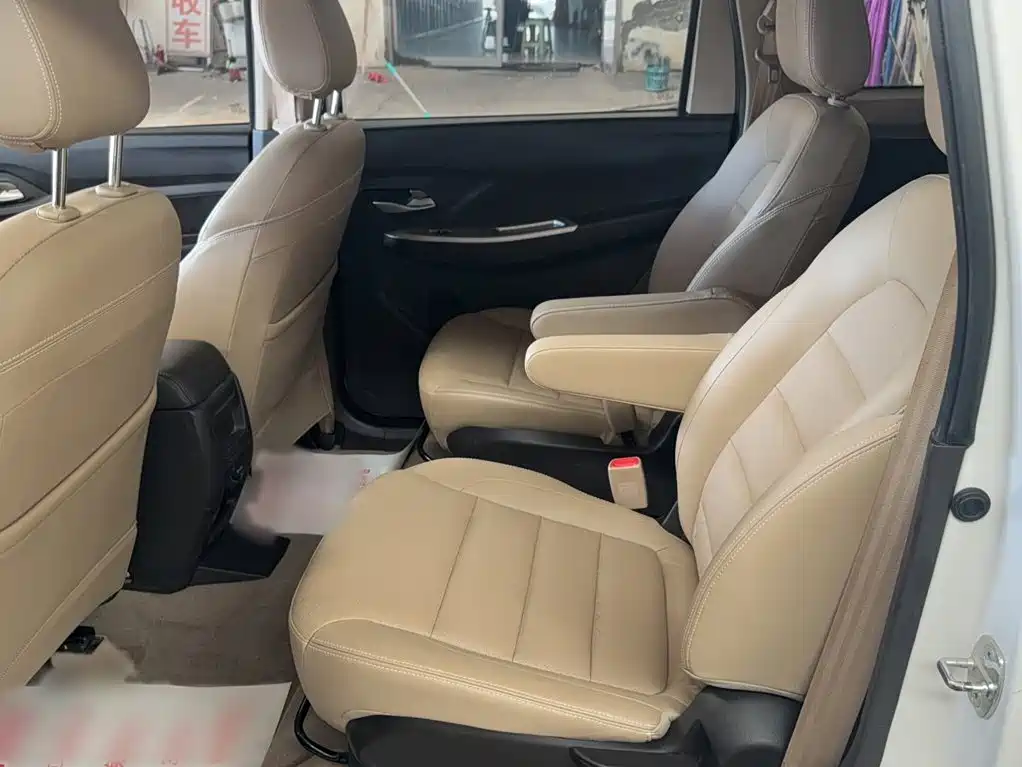 Wuling Hongguang 2018 — фото 13