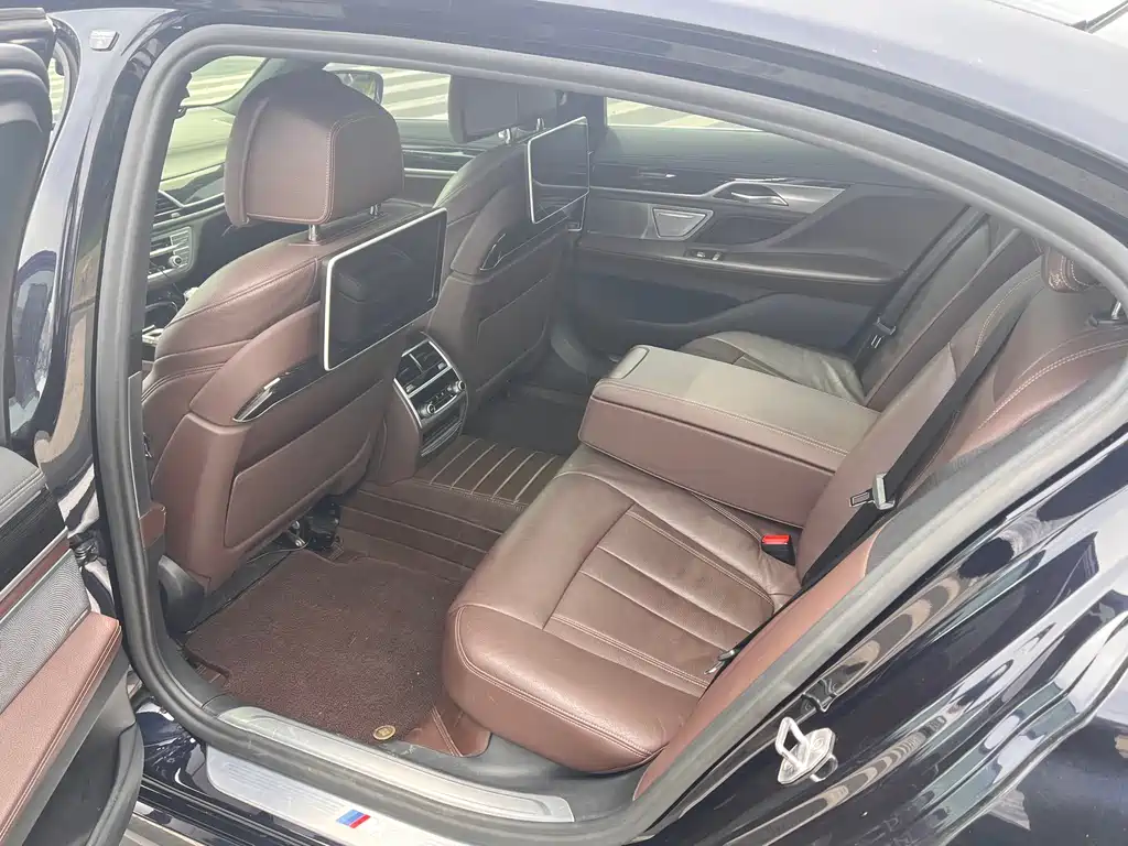 BMW 7 Series 2019 — фото 9