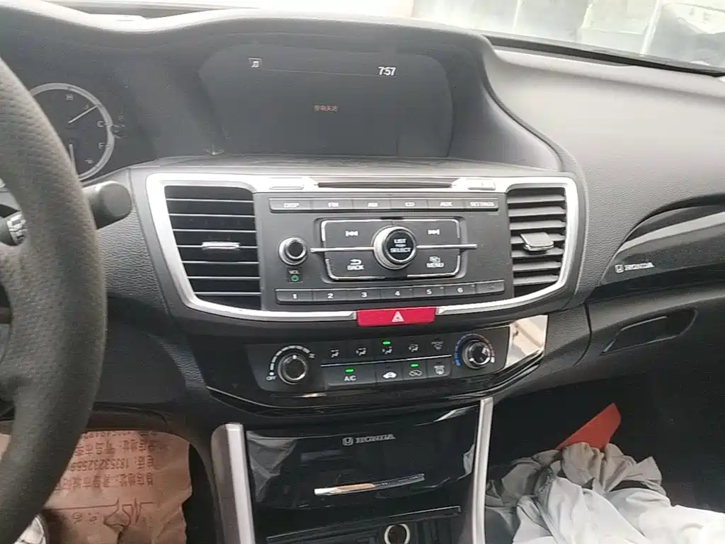 Honda Accord 2017 — фото 13