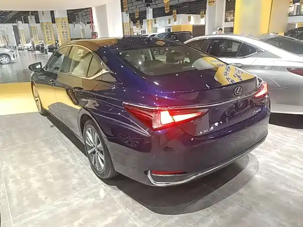 Lexus ES 2019