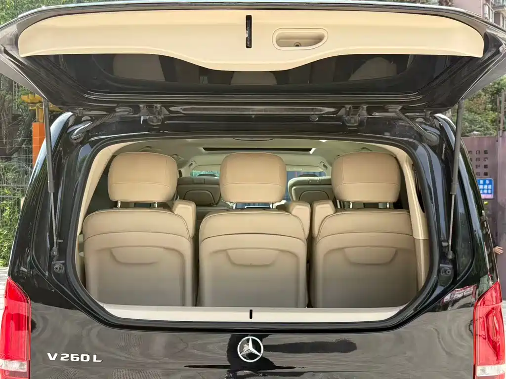 Mercedes-Benz V-Class 2019 — фото 40