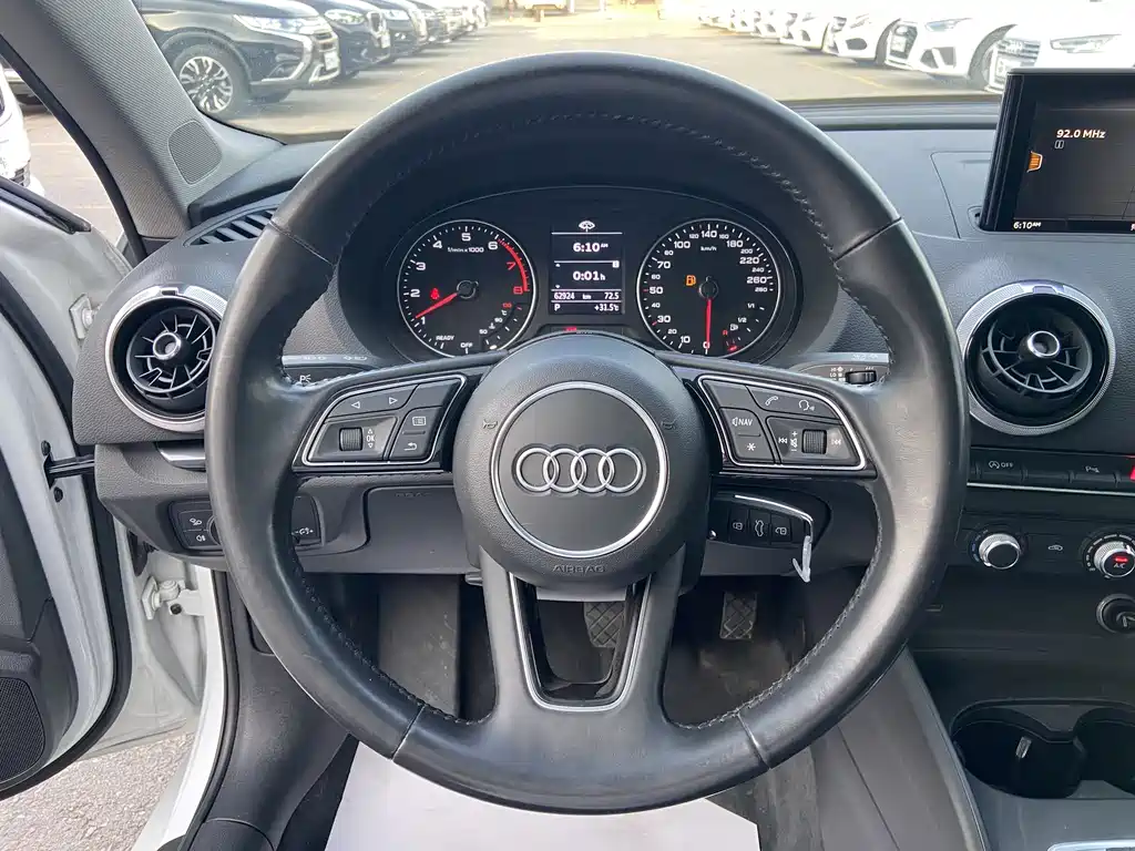 Audi A3 2018 — фото 11