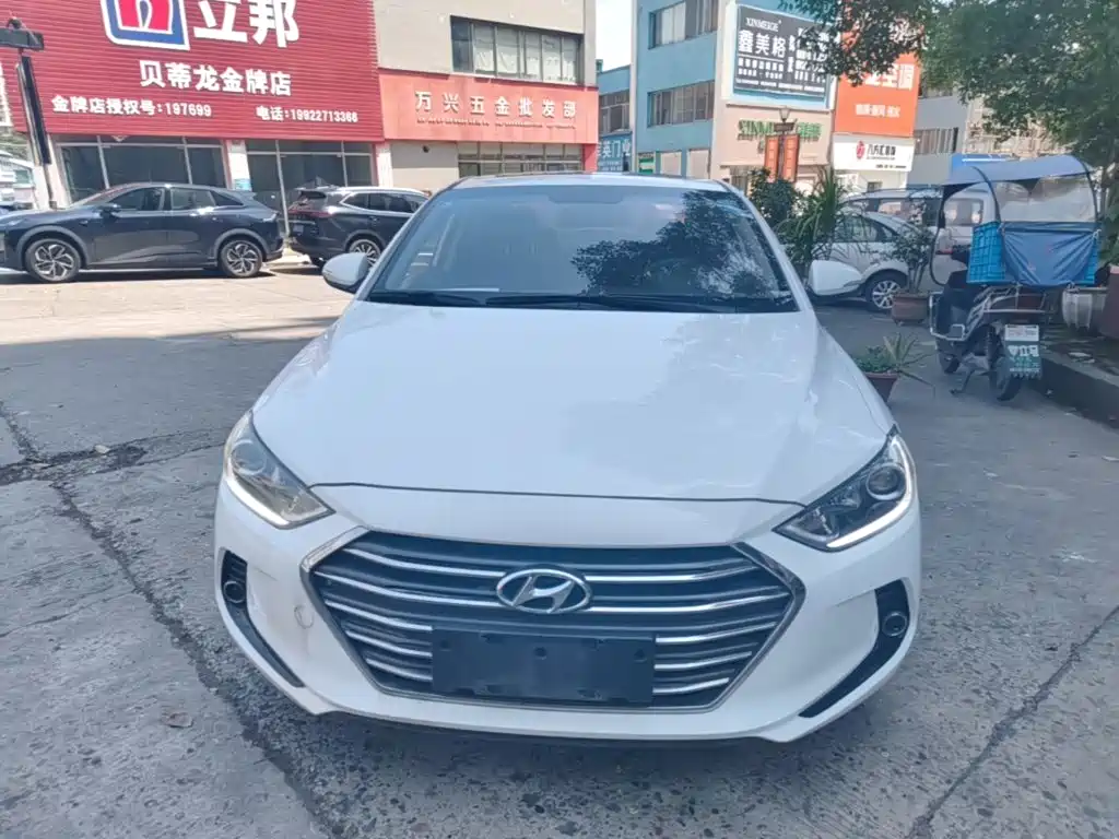 Hyundai Elantra 2018 — фото 3