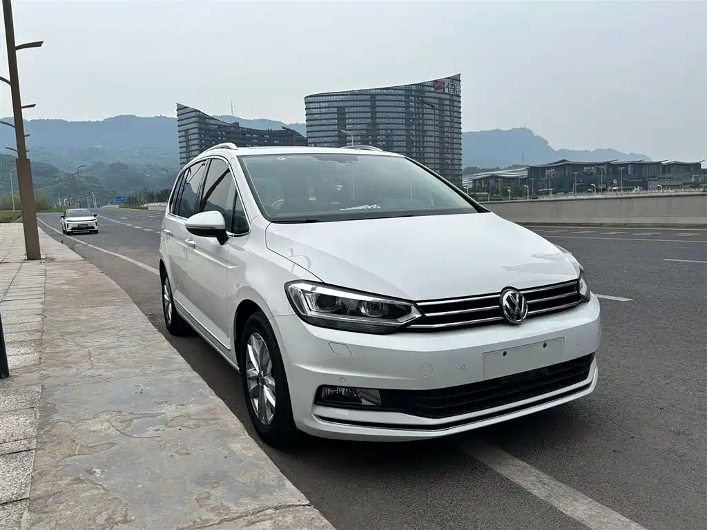 Volkswagen Touran 2017 — фото 3