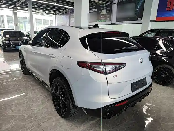 Alfa Romeo Stelvio 2023