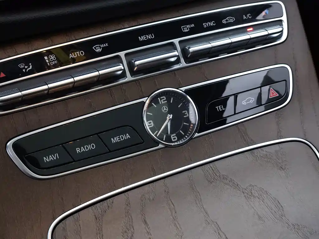 Mercedes-Benz E-Class 2020 — фото 15