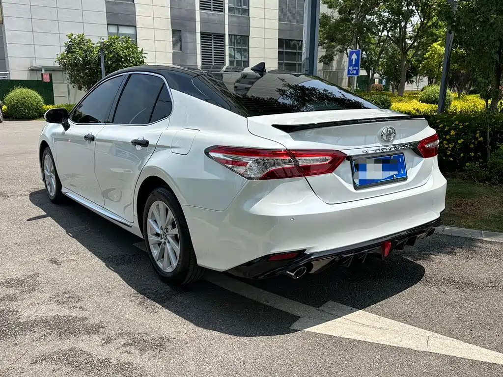 Toyota Camry 2024 — фото 4