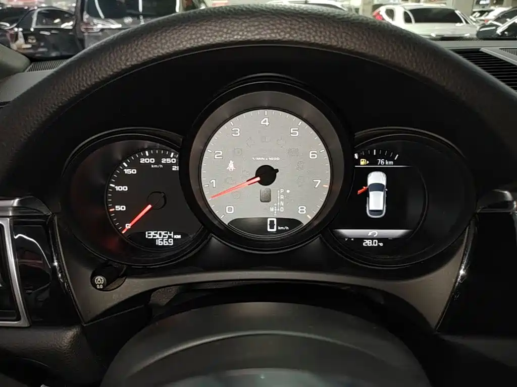 Porsche Macan 2017 — фото 12