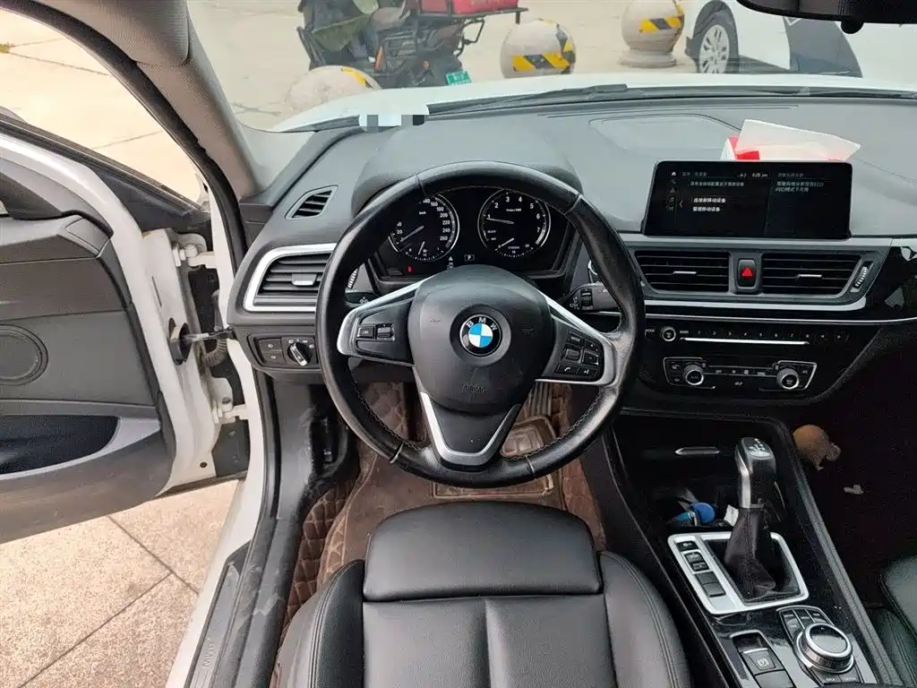 BMW 1 Series 2018 — фото 3
