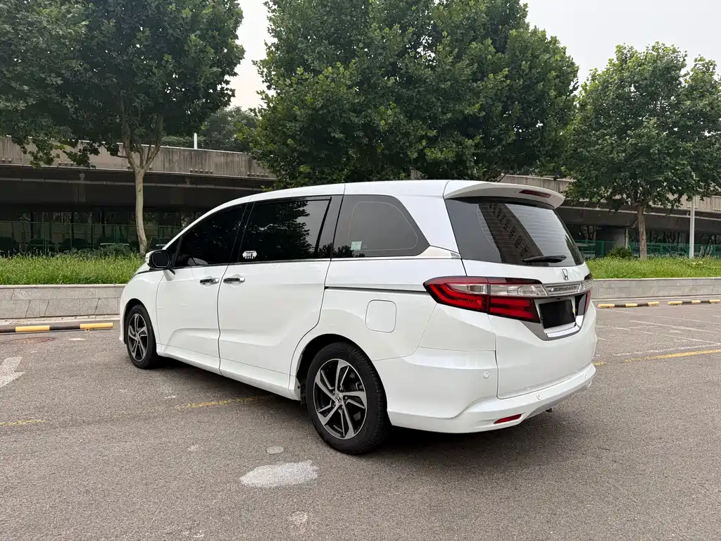 Honda Odyssey 2017 — фото 9