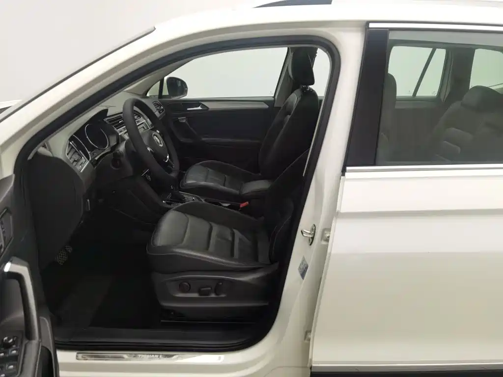 Volkswagen Tiguan L 2018 — фото 10