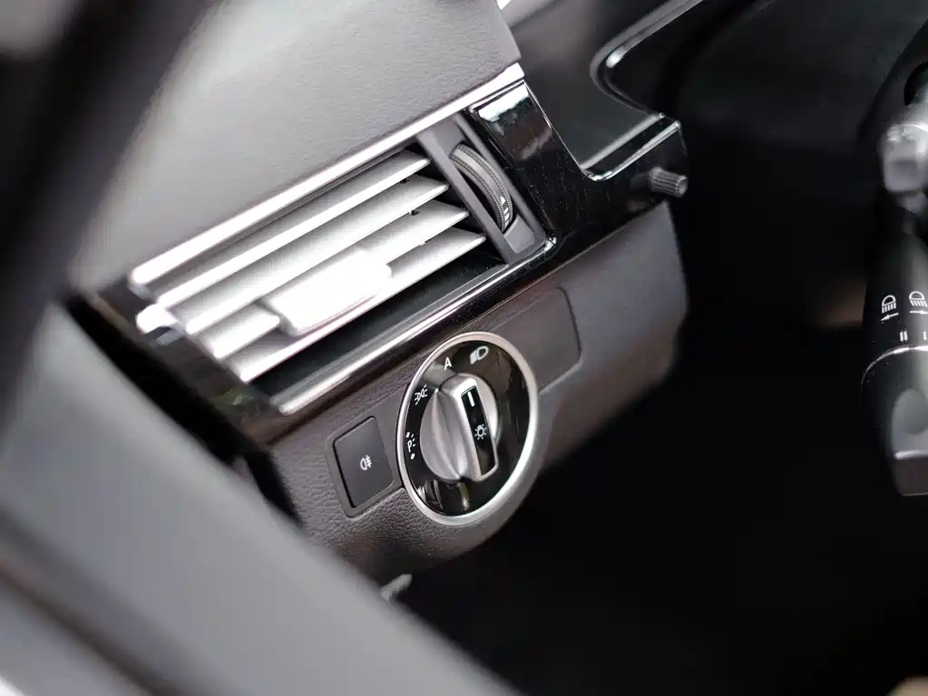 Mercedes-Benz E-Class 2011 — фото 41
